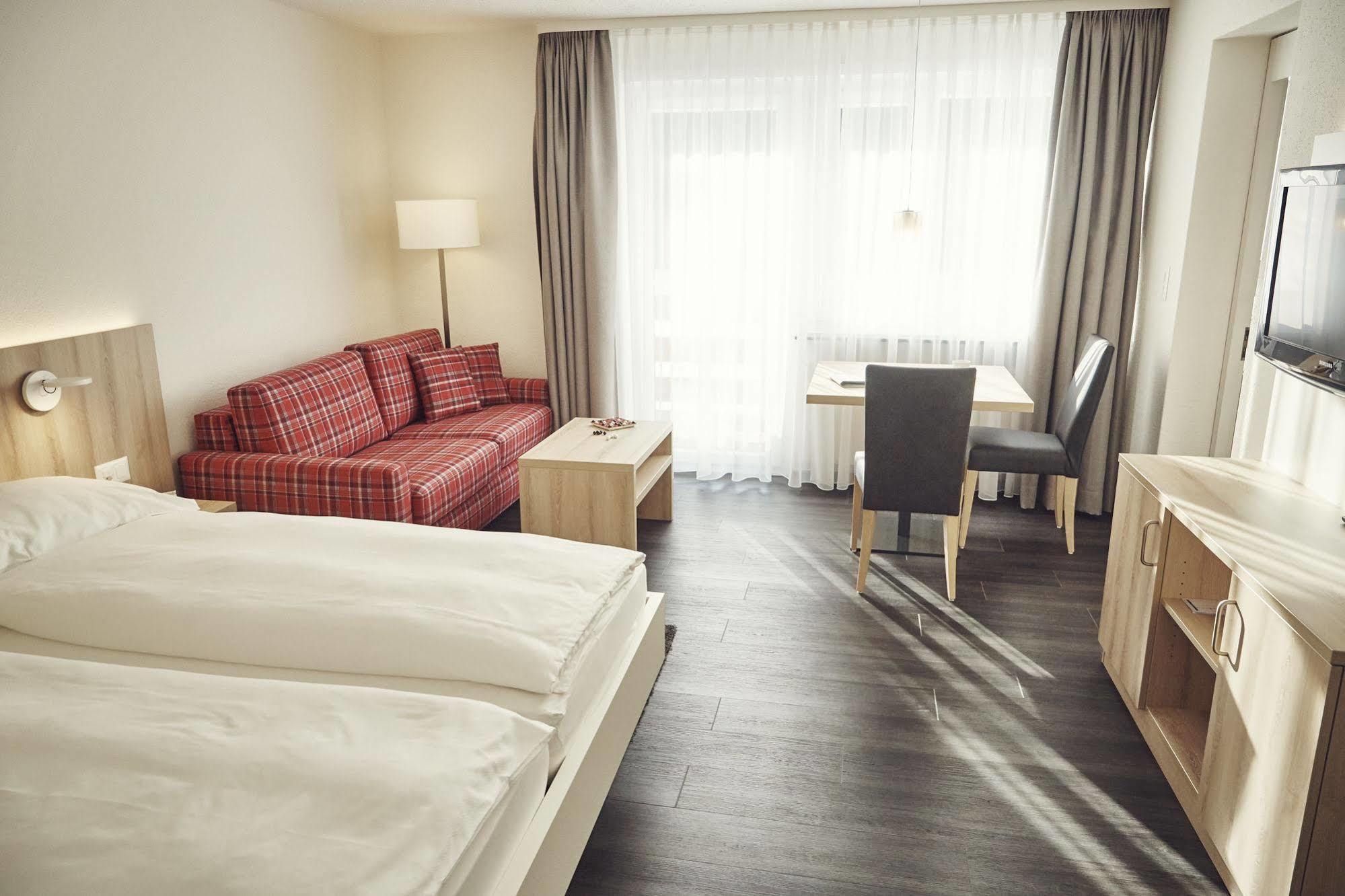 Serviced By Solaria 3*